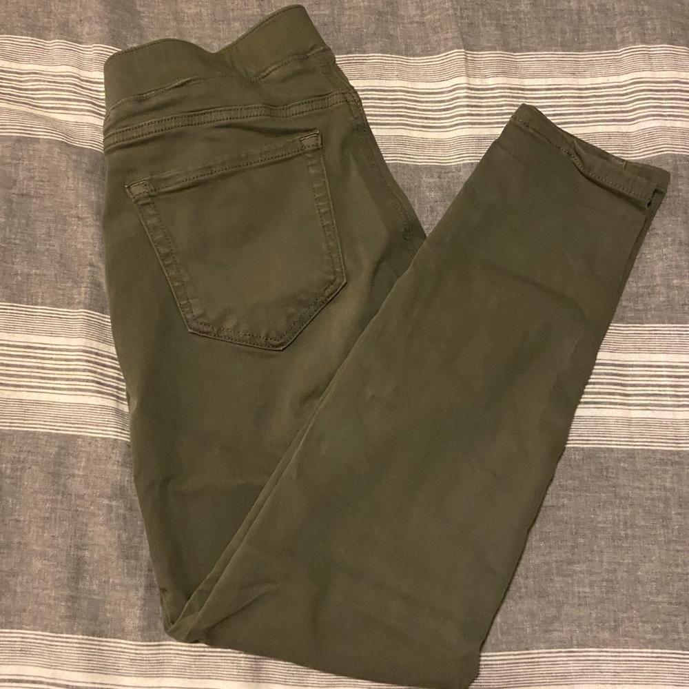 Stretchy Olive Green Pull-On Jegging Jeans